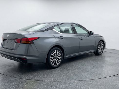Used 2025 Nissan Altima 2.5 SV FWD image 9