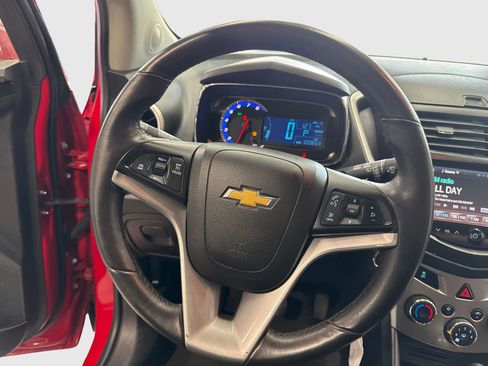 Used 2016 Chevrolet Trax LT w/ LT Convenience Package AWD/4WD image 16