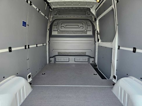 New 2026 Mercedes-Benz Sprinter 2500 image 18