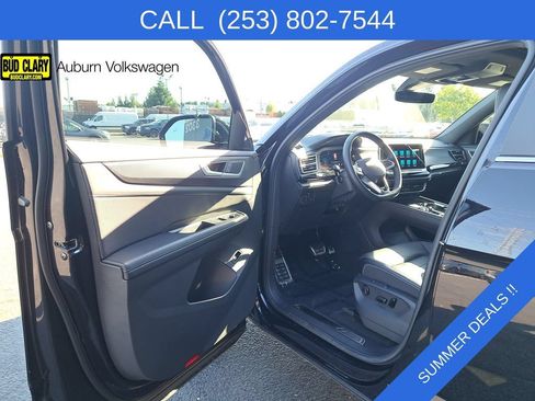 Used 2024 Volkswagen Atlas Cross Sport SEL R-Line AWD/4WD image 27