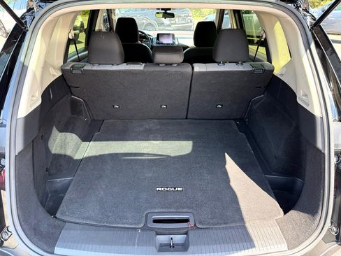 Used 2023 Nissan Rogue SV image 17