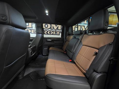 Used 2025 Chevrolet Silverado 2500 High Country w/ High Country Premium Package AWD/4WD image 10