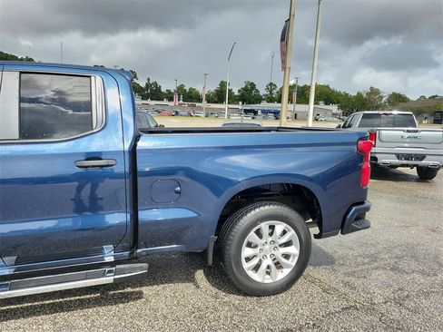 Used 2020 Chevrolet Silverado 1500 Custom w/ Custom Value Package image 7