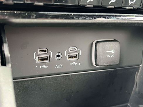 Used 2024 Jeep Grand Cherokee Limited AWD/4WD image 12