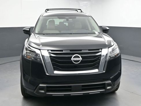 Used 2025 Nissan Pathfinder SV image 2