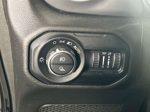 Used 2022 Jeep Gladiator Willys AWD/4WD image 10