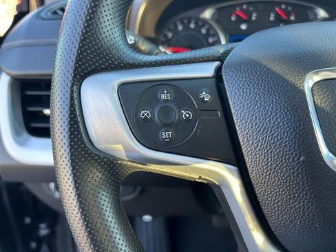 Used 2024 GMC Terrain SLE image 23