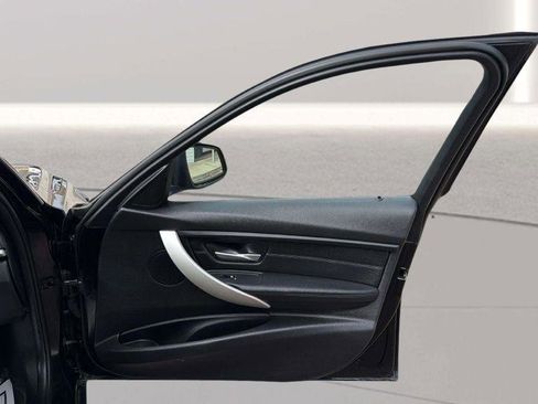 Used 2017 BMW 320i xDrive Sedan image 16