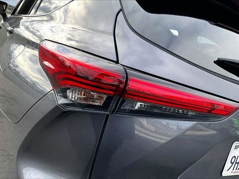 Used 2023 Toyota Highlander Platinum image 29