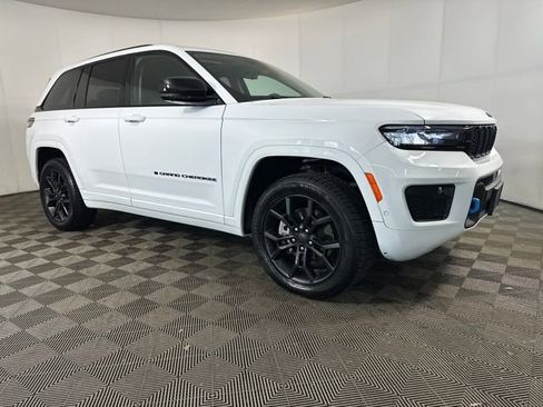 Used 2023 Jeep Grand Cherokee 30th Anniversary image 2