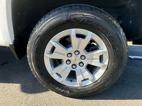 Used 2022 Chevrolet Colorado LT w/ Fleet Safety Package image 15