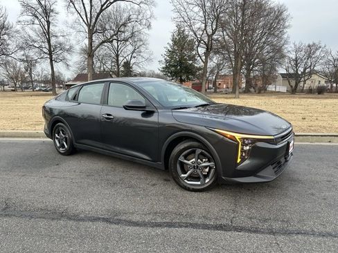 Certified 2025 Kia K4 LXS image 2