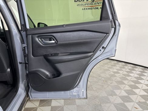 Used 2025 Nissan Rogue SL w/ Tech Package image 25