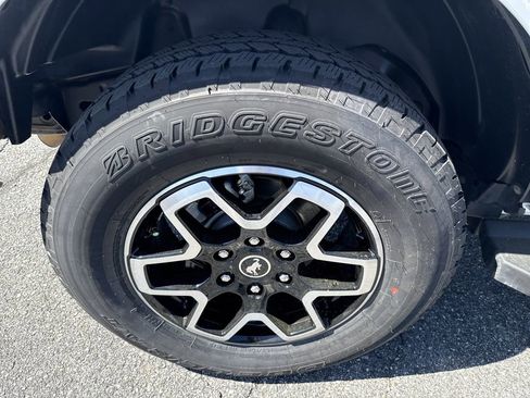 Used 2023 Ford Bronco Outer Banks image 17