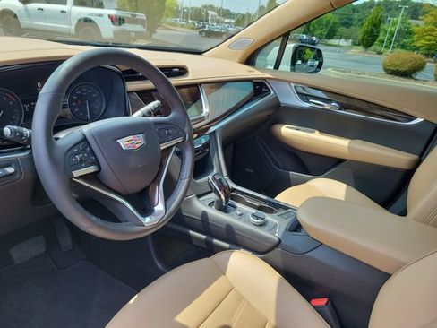 Used 2024 Cadillac XT6 Premium Luxury w/ Platinum Package FWD image 13