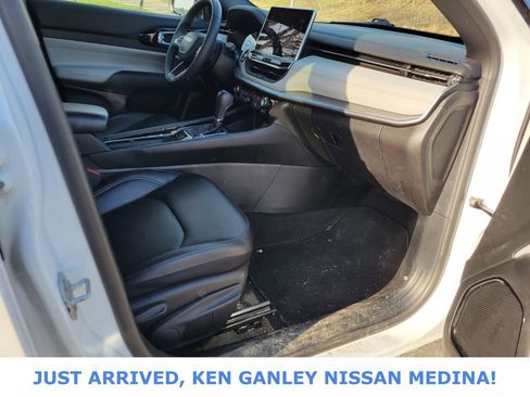 Used 2025 Jeep Compass Limited image 22