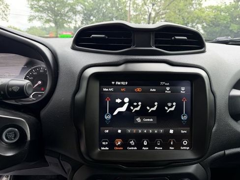 Used 2023 Jeep Renegade Altitude w/ Convenience Group I AWD/4WD image 15