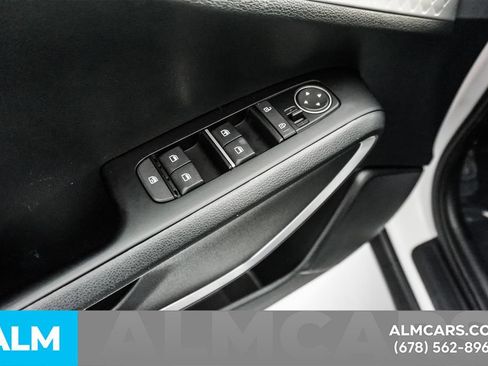 Used 2025 Kia Soul LX w/ LX Technology Package FWD image 38