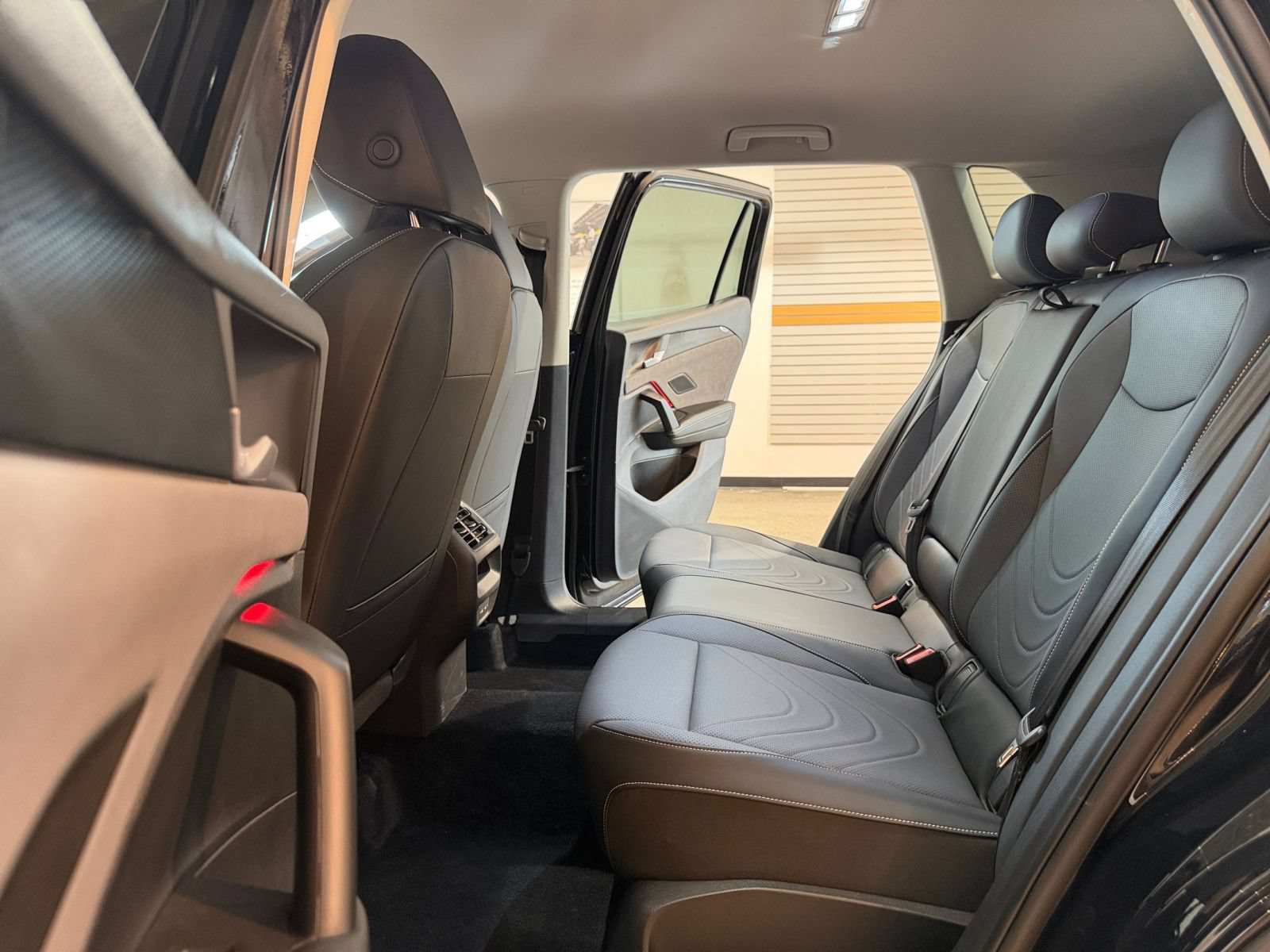 Used 2026 Volkswagen Tiguan SE AWD/4WD image 26