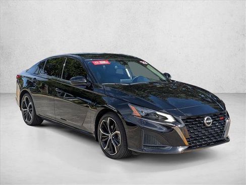 Certified 2023 Nissan Altima 2.5 SR FWD image 3