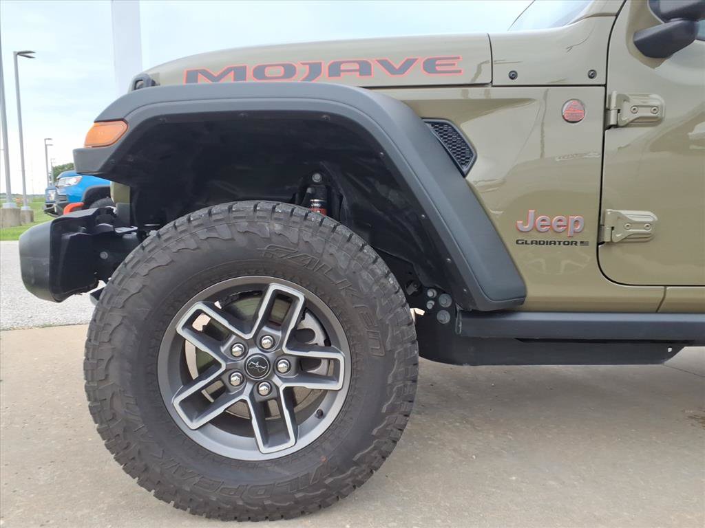 Used 2026 Jeep Gladiator Mojave AWD/4WD image 5