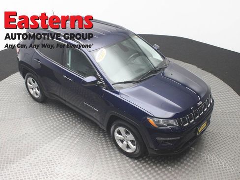 Used 2019 Jeep Compass Latitude FWD image 3