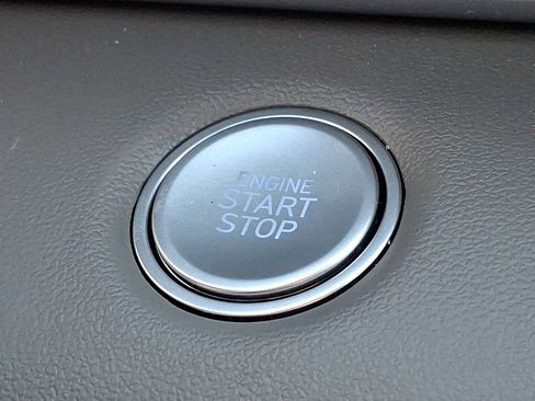 Certified 2025 Hyundai Elantra Sport image 23