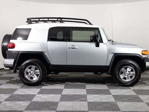 Used 2008 Toyota FJ Cruiser 4WD image 9