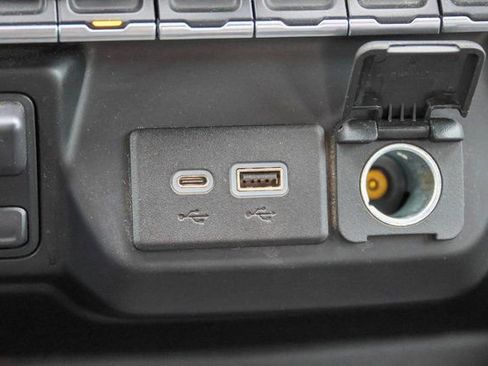 Used 2021 Chevrolet Silverado 1500 RST image 25