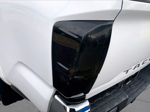 Used 2017 Toyota Tacoma SR5 w/ Tow Package RWD image 29