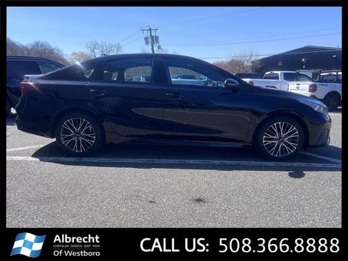 Used 2023 Kia Forte GT-Line w/ GT-Line Premium Package FWD image 6