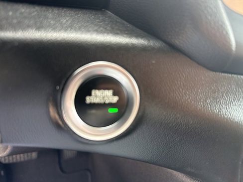 Used 2023 GMC Terrain SLT image 16