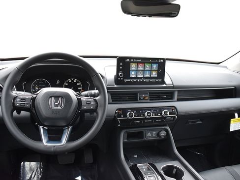 New 2025 Honda Pilot Touring image 15