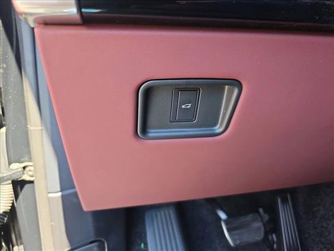 New 2025 Land Rover Range Rover SE image 26