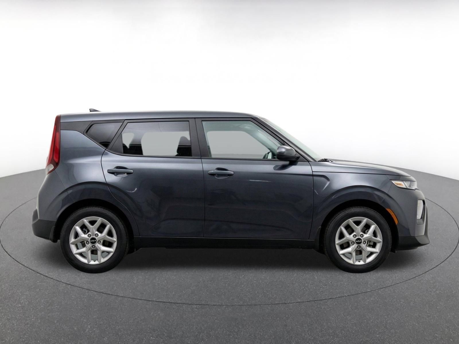 Used 2025 Kia Soul LX w/ LX Technology Package FWD image 13