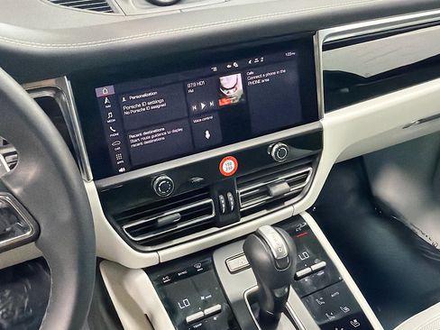 Certified 2026 Porsche Macan AWD/4WD image 27