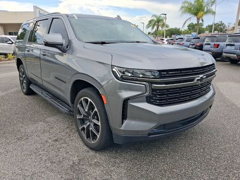 Used 2022 Chevrolet Suburban RST w/ Sport Performance Package AWD/4WD image 3