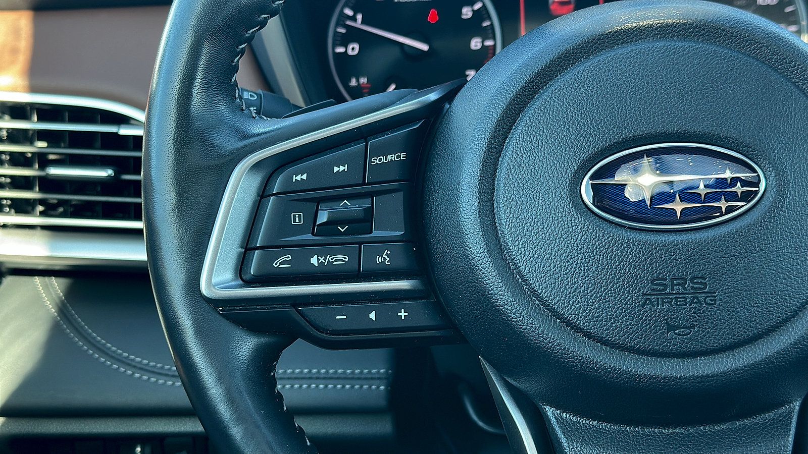 Certified 2023 Subaru Outback Touring XT AWD/4WD image 11