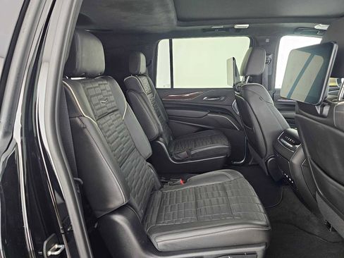 Used 2024 Cadillac Escalade ESV Premium Luxury Platinum AWD/4WD image 12