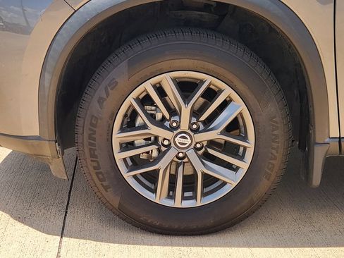 Used 2021 Nissan Rogue S FWD image 12
