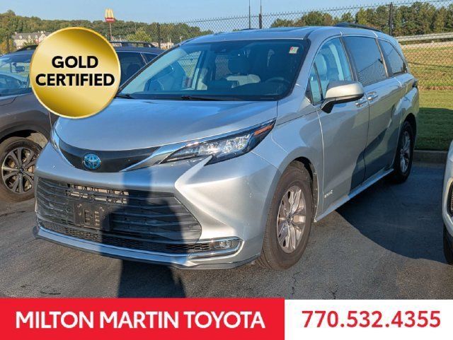 Used 2021 Toyota Sienna XLE FWD image 3