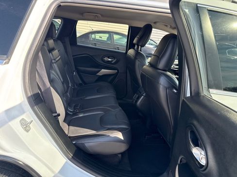 Used 2018 Jeep Cherokee Limited AWD/4WD image 12