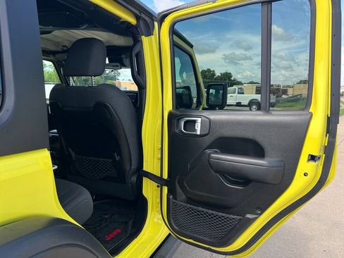 Used 2024 Jeep Wrangler Unlimited Rubicon AWD/4WD image 41