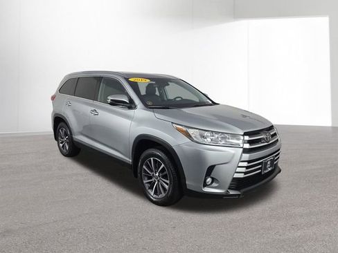 Used 2019 Toyota Highlander XLE AWD/4WD image 11