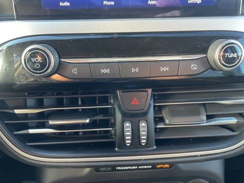 Used 2020 Ford Escape SE image 25