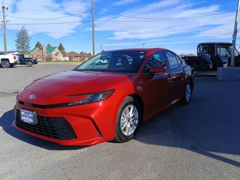 Used 2025 Toyota Camry LE FWD image 3