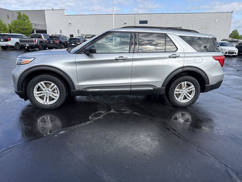 Certified 2023 Ford Explorer XLT w/ Equipment Group 202A AWD/4WD image 3