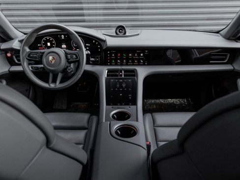 Used 2025 Porsche Taycan RWD image 17