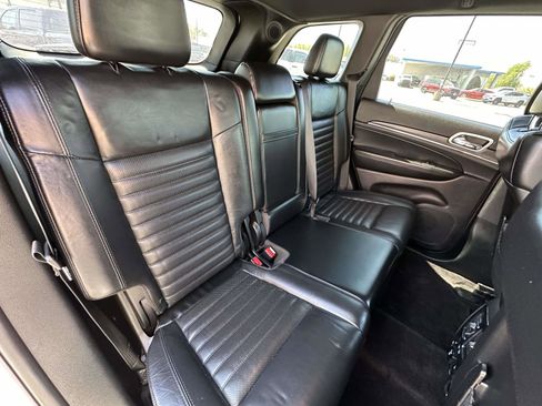 Used 2018 Jeep Grand Cherokee Limited image 24