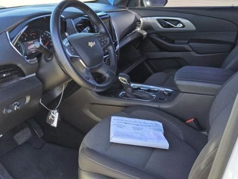 Used 2023 Chevrolet Traverse LT image 9